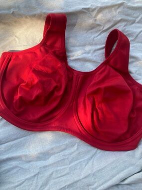 Wacoal sports bra 855170 red  38G